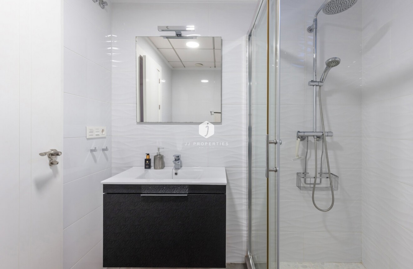 Tweedehands - Villa -
Torrevieja - Rosaleda