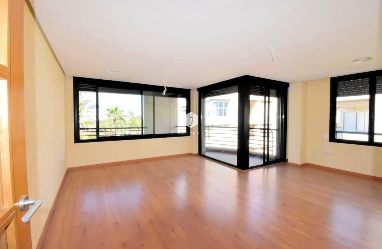 Tweedehands - Appartement / flat -
Torrevieja - Centro - Muelle Pesquero