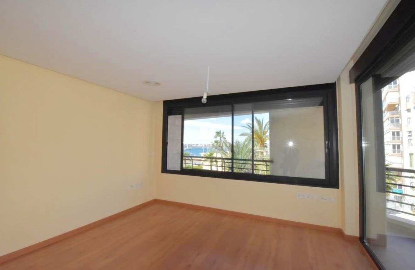 Tweedehands - Appartement / flat -
Torrevieja - Centro - Muelle Pesquero