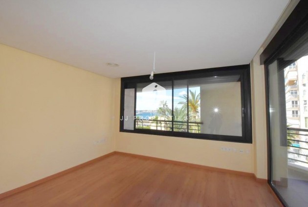 Tweedehands - Appartement / flat -
Torrevieja - Centro - Muelle Pesquero