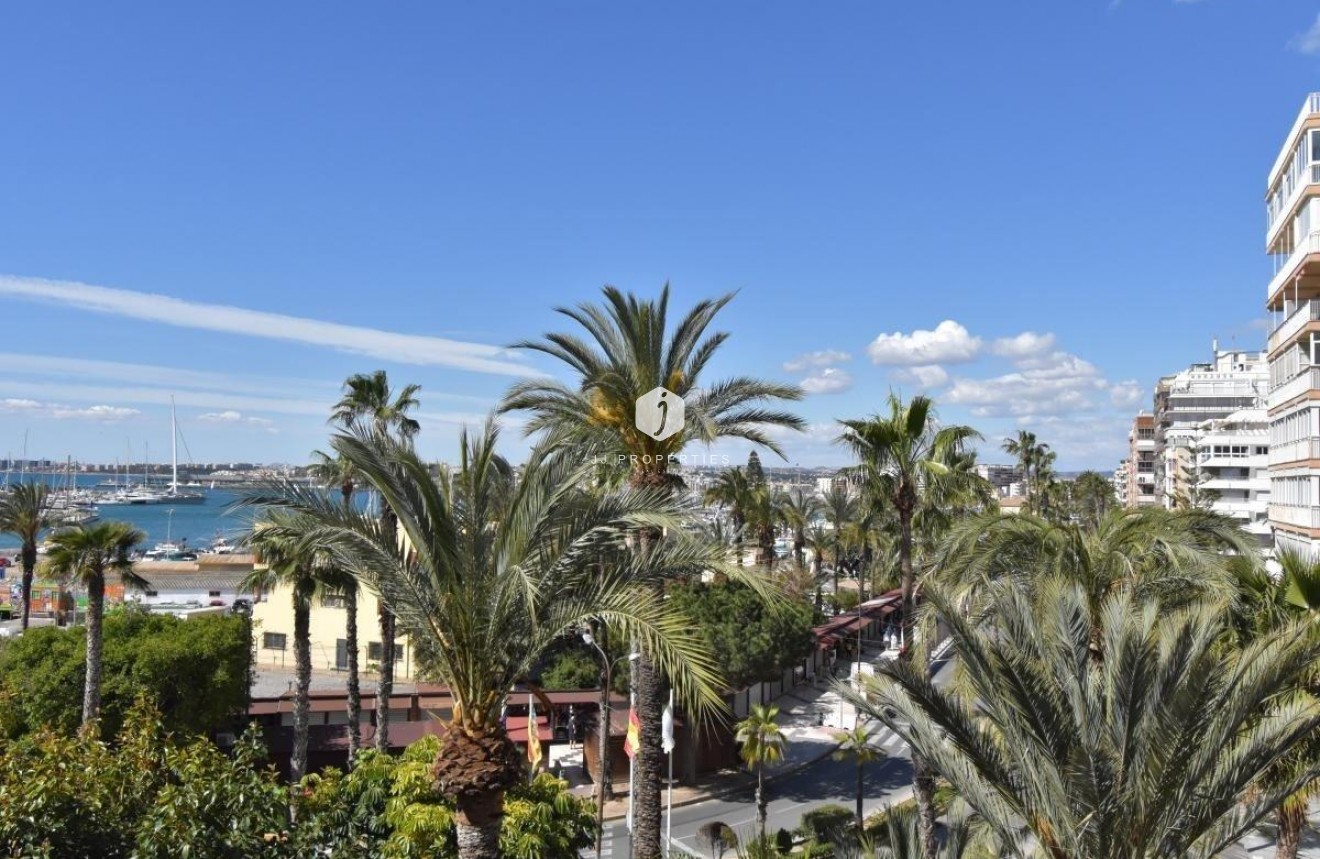 Tweedehands - Appartement / flat -
Torrevieja - Centro - Muelle Pesquero