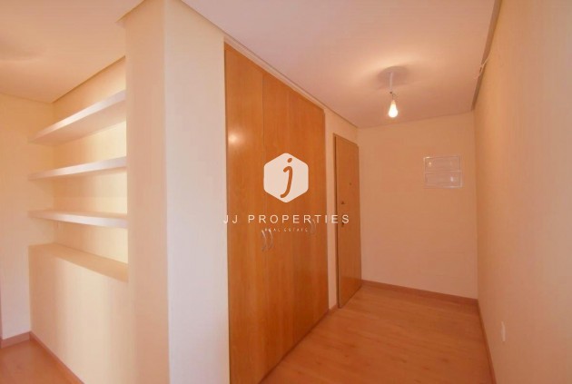 Tweedehands - Appartement / flat -
Torrevieja - Centro - Muelle Pesquero