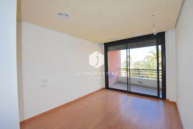 Tweedehands - Appartement / flat -
Torrevieja - Centro - Muelle Pesquero