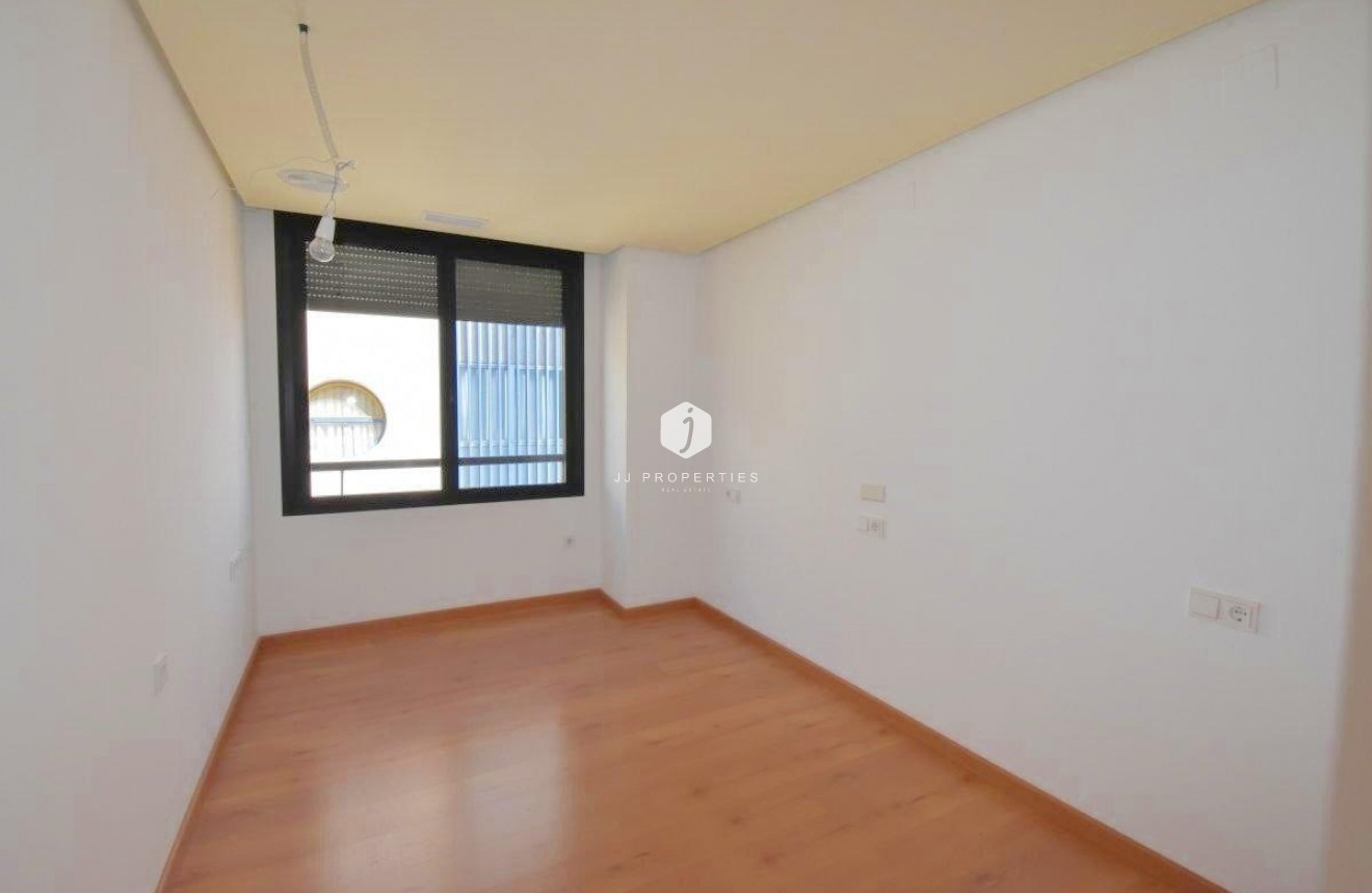 Tweedehands - Appartement / flat -
Torrevieja - Centro - Muelle Pesquero