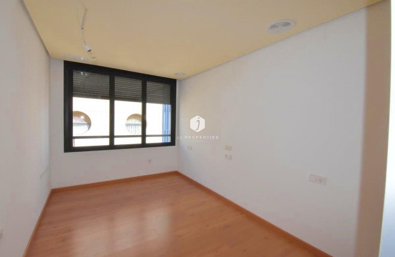 Tweedehands - Appartement / flat -
Torrevieja - Centro - Muelle Pesquero