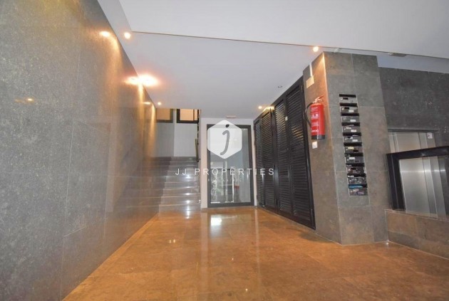 Tweedehands - Appartement / flat -
Torrevieja - Centro - Muelle Pesquero