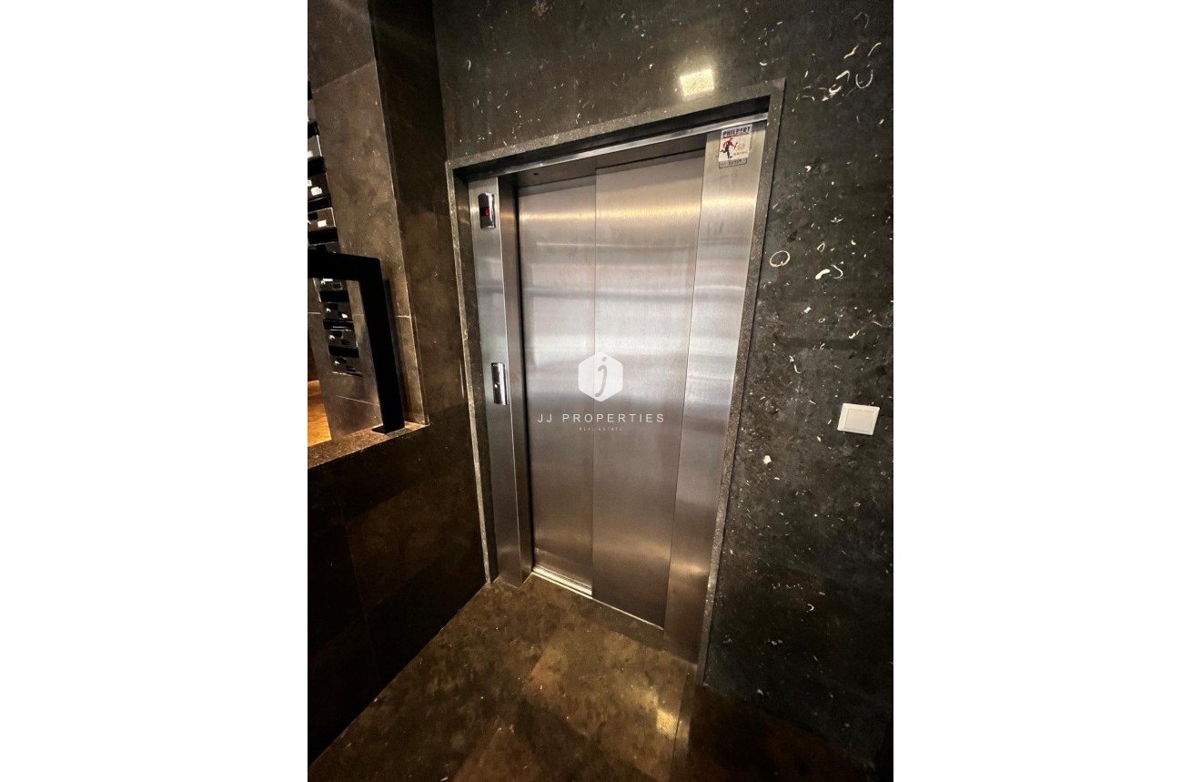 Tweedehands - Appartement / flat -
Torrevieja - Centro - Muelle Pesquero