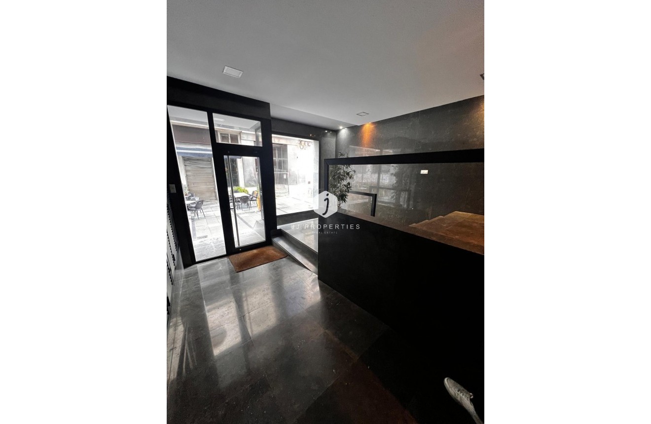 Tweedehands - Appartement / flat -
Torrevieja - Centro - Muelle Pesquero