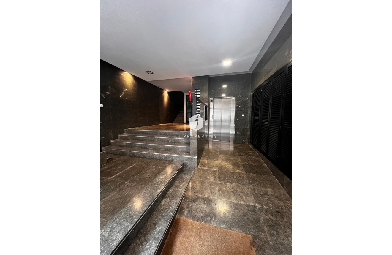 Tweedehands - Appartement / flat -
Torrevieja - Centro - Muelle Pesquero