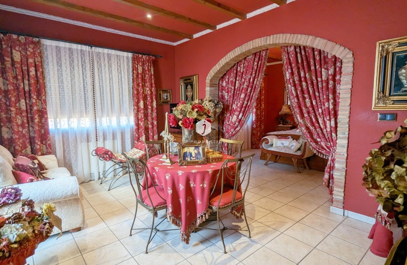 Segunda mano - Villa -
Bigastro - Inland