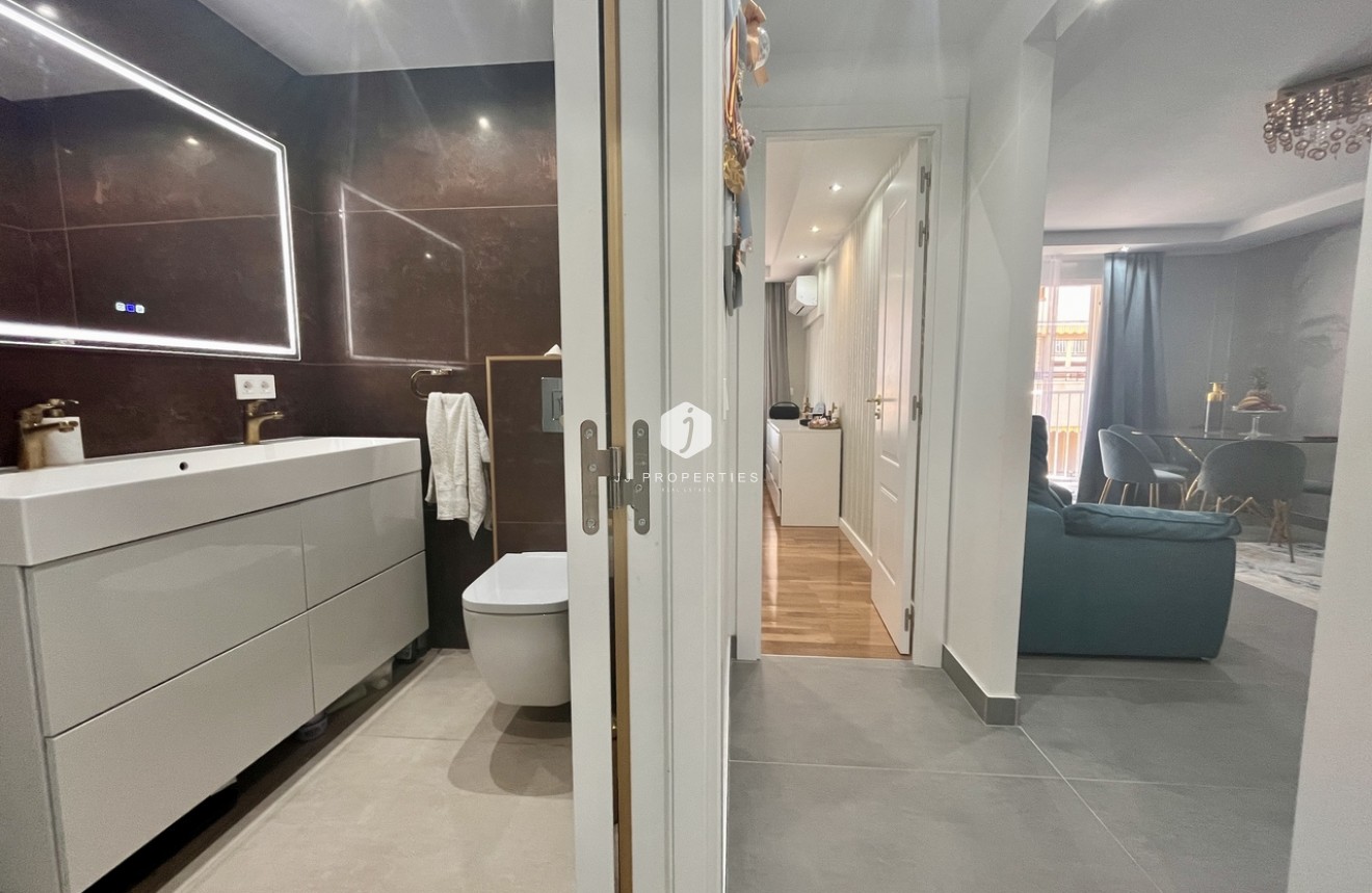 D'occasion - Appartement -
Torrevieja - Costa Blanca