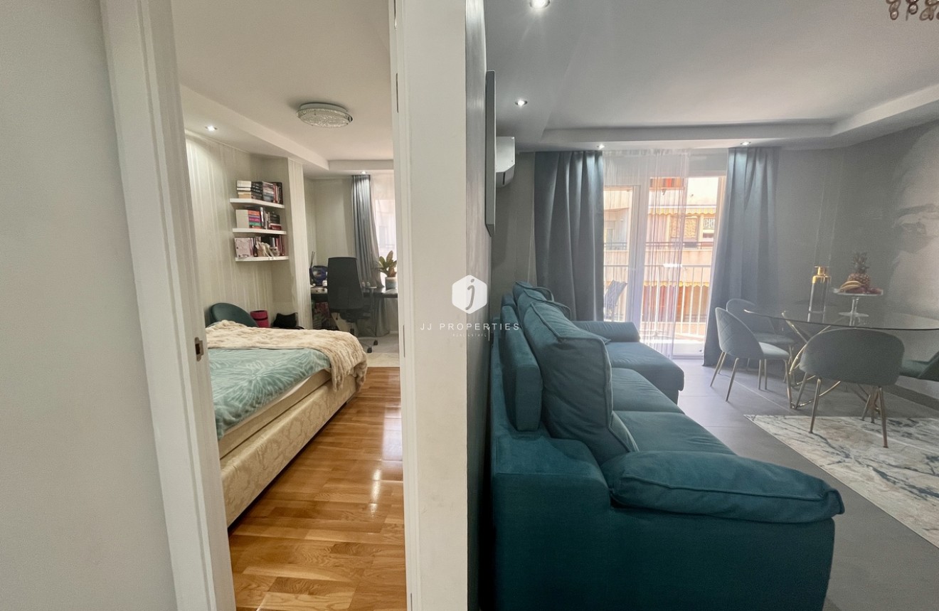 D'occasion - Appartement -
Torrevieja - Costa Blanca