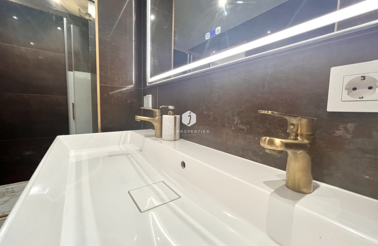 D'occasion - Appartement -
Torrevieja - Costa Blanca