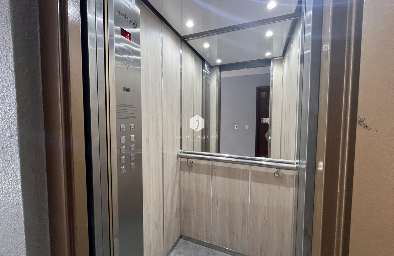 D'occasion - Appartement -
Torrevieja - Costa Blanca