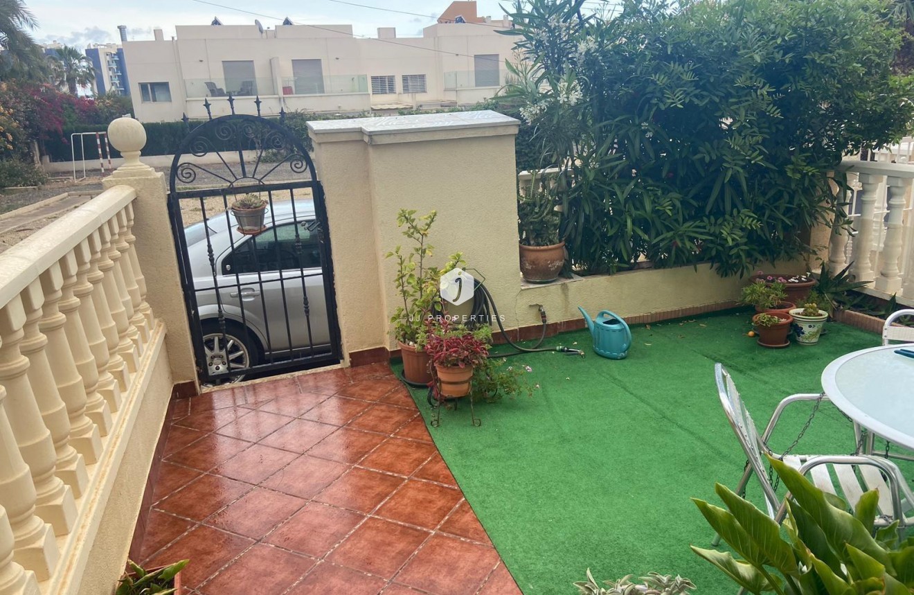 Tweedehands - Chalet -
Orihuela Costa - Punta Prima