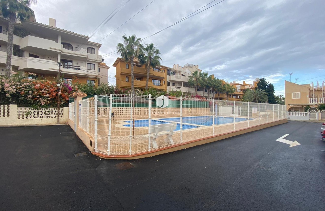 Tweedehands - Chalet -
Orihuela Costa - Punta Prima