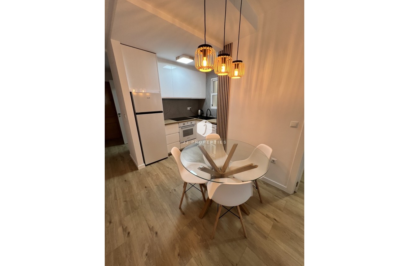 Segunda mano - Apartamento / piso -
Torrevieja - Centro