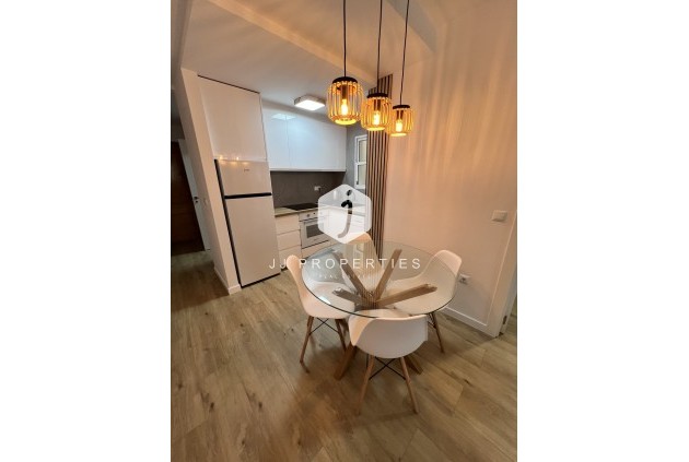 Segunda mano - Apartamento / piso -
Torrevieja - Centro