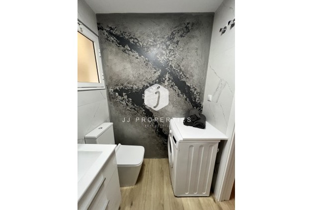 Segunda mano - Apartamento / piso -
Torrevieja - Centro