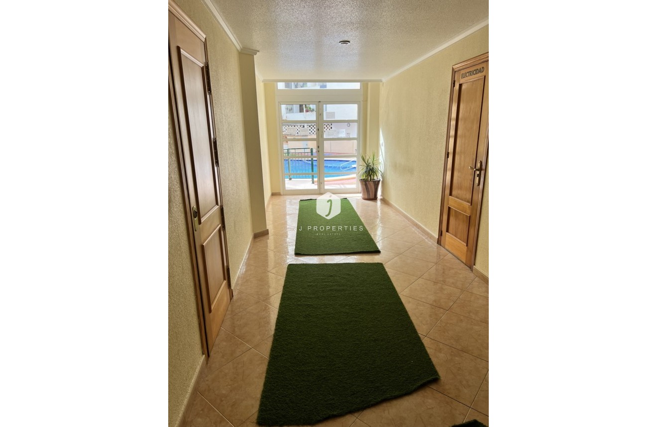 Segunda mano - Apartamento / piso -
Torrevieja - Centro