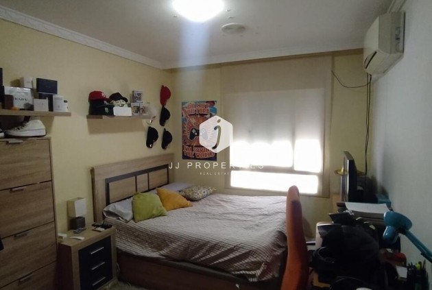 Tweedehands - Penthouse -
Torrevieja - CENTRE