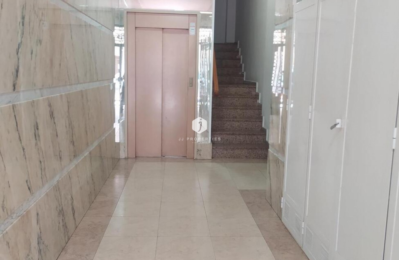 Tweedehands - Penthouse -
Torrevieja - CENTRE