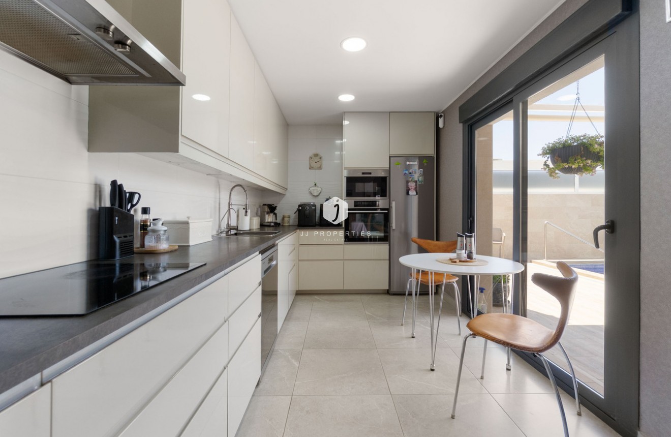 Tweedehands - Villa -
Daya Nueva - Costa Blanca