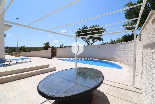 Tweedehands - Villa -
San Miguel de Salinas - Inland