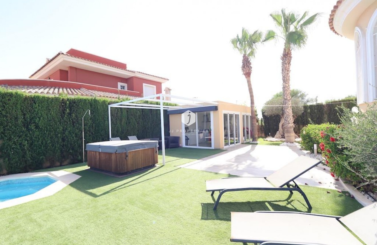 Tweedehands - Villa -
Ciudad Quesada - Costa Blanca