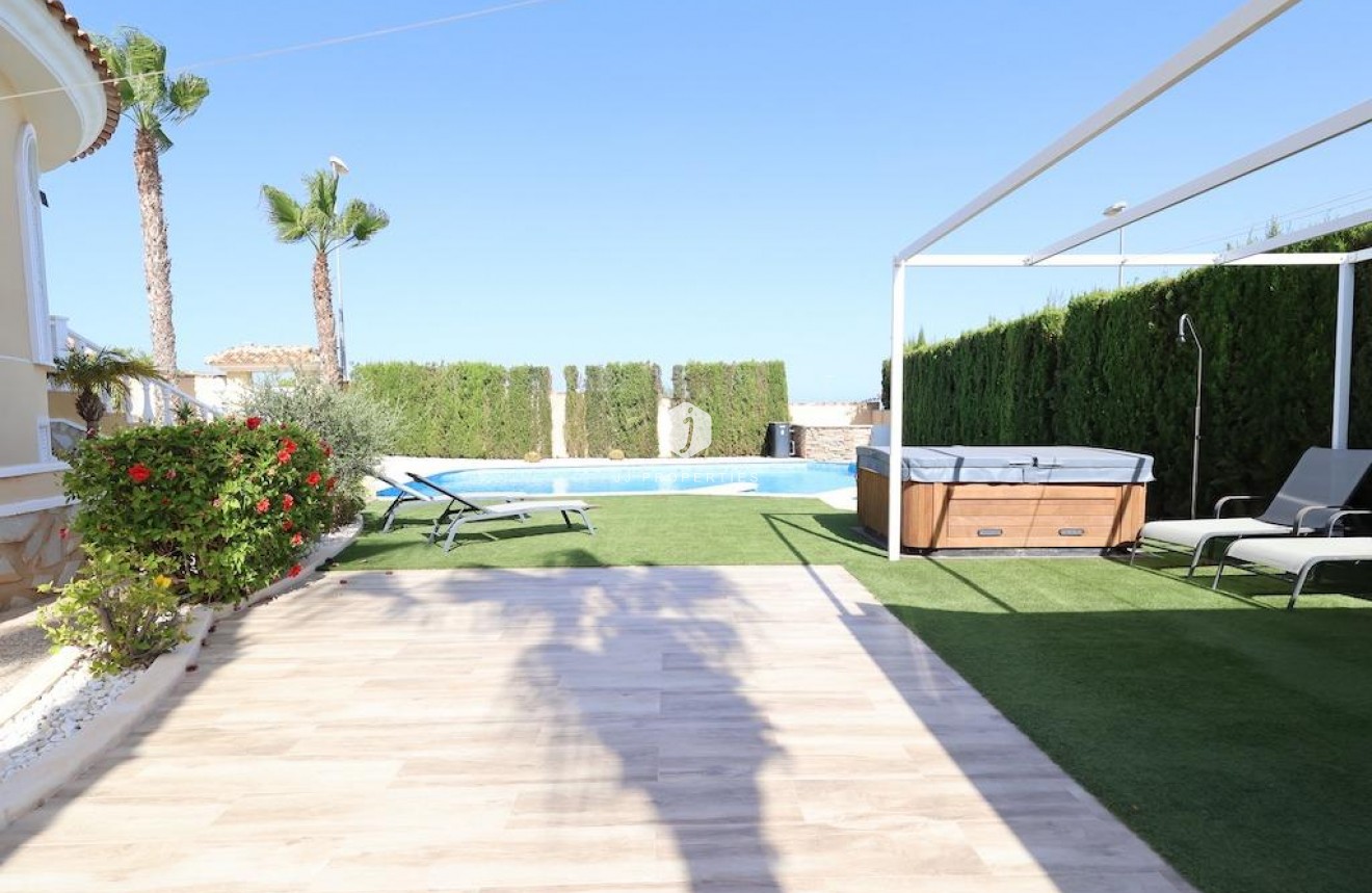 Tweedehands - Villa -
Ciudad Quesada - Costa Blanca