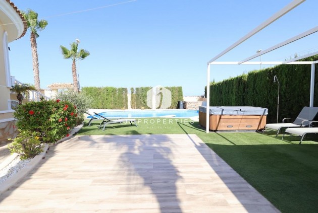 Tweedehands - Villa -
Ciudad Quesada - Costa Blanca