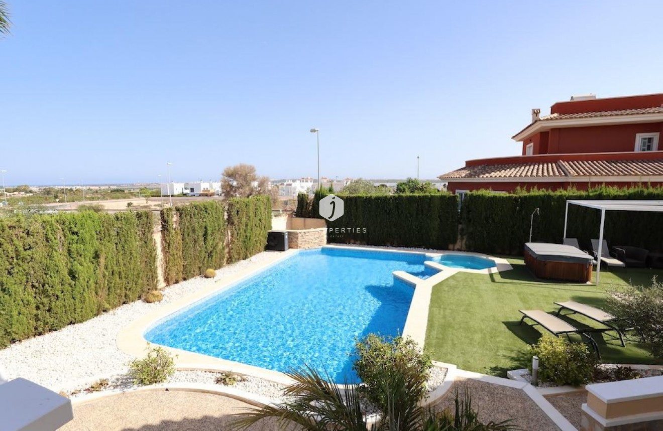 Tweedehands - Villa -
Ciudad Quesada - Costa Blanca