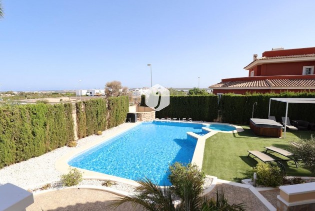 Tweedehands - Villa -
Ciudad Quesada - Costa Blanca