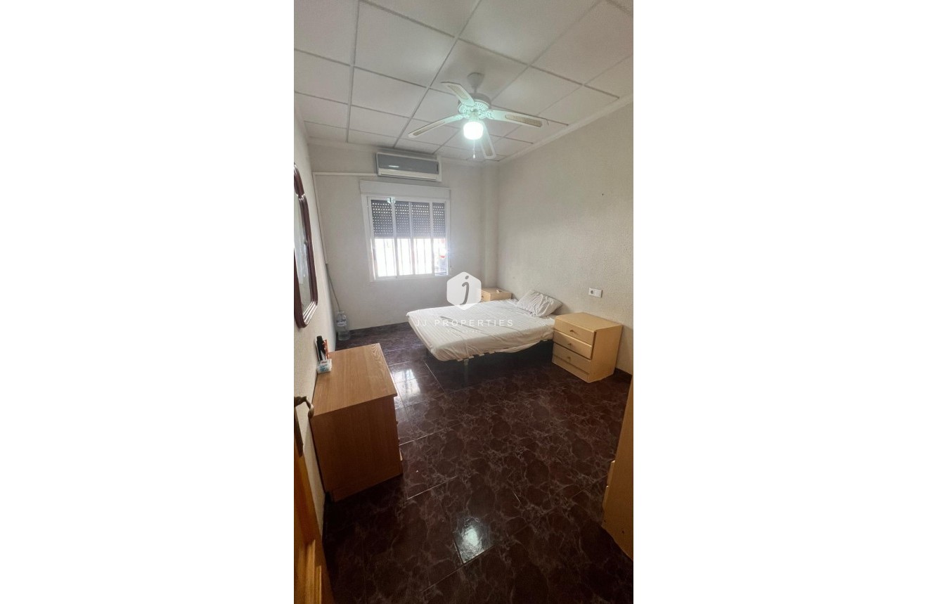 Tweedehands - Chalet -
Torrevieja - Estacion de autobuses