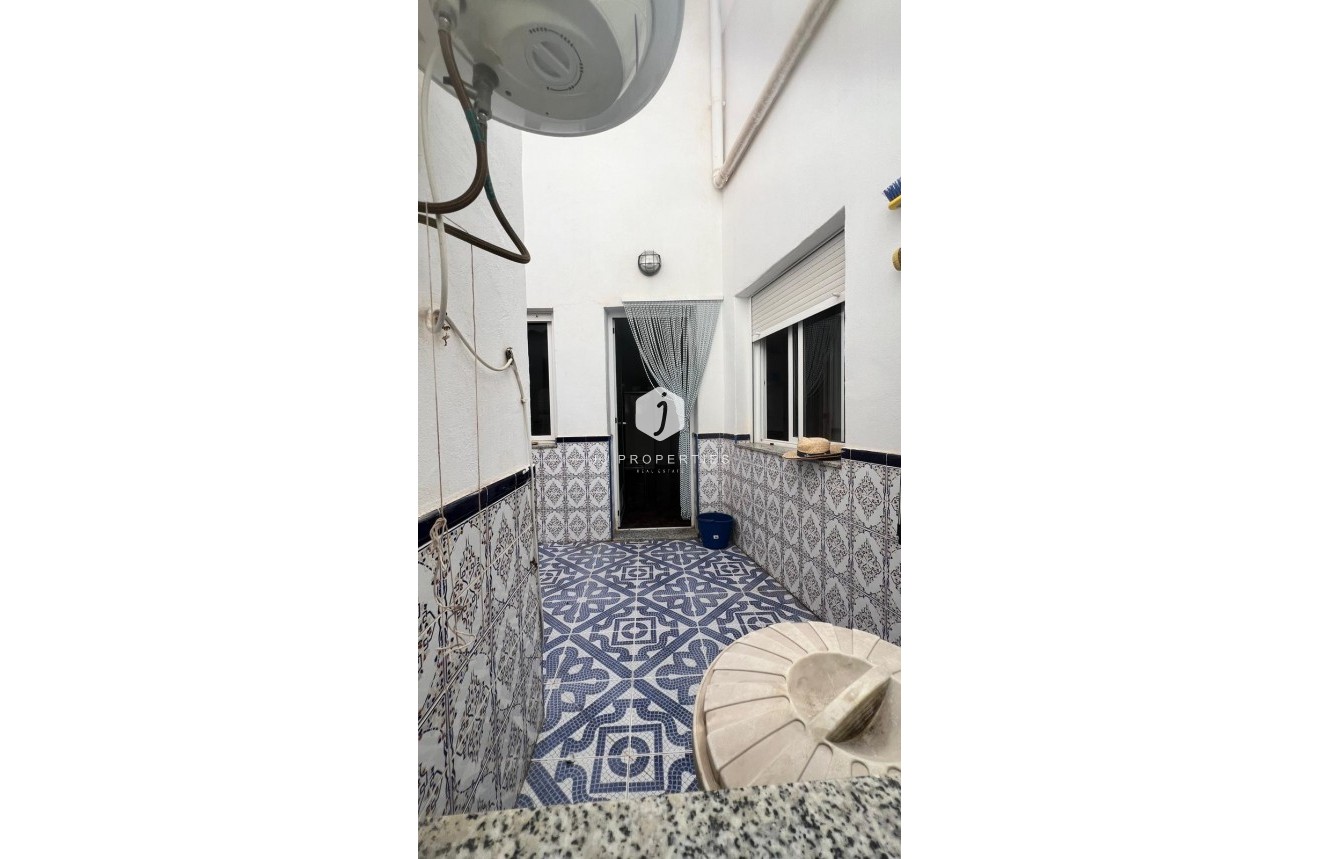 Tweedehands - Chalet -
Torrevieja - Estacion de autobuses