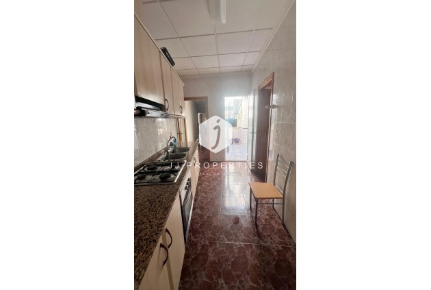 Tweedehands - Chalet -
Torrevieja - Estacion de autobuses