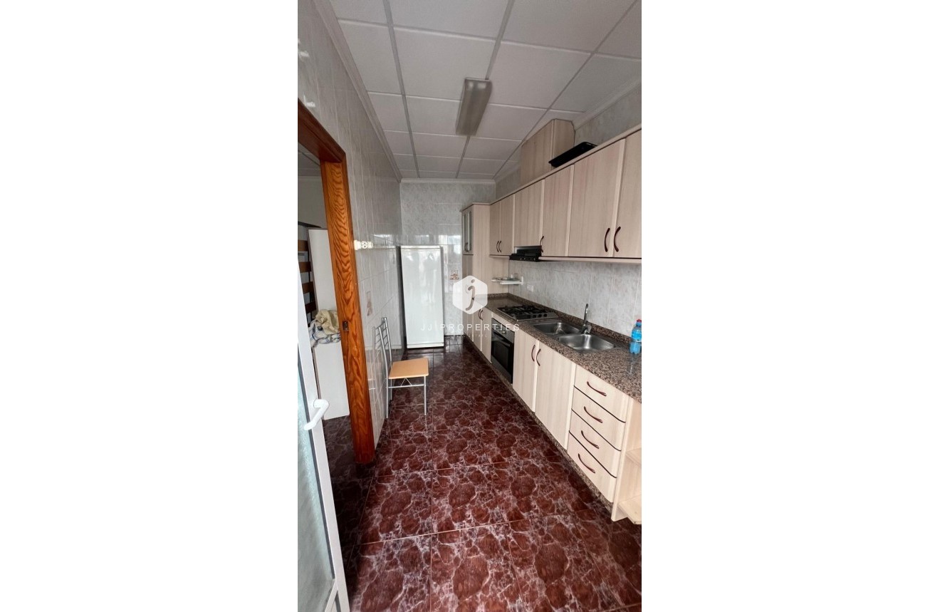 Tweedehands - Chalet -
Torrevieja - Estacion de autobuses