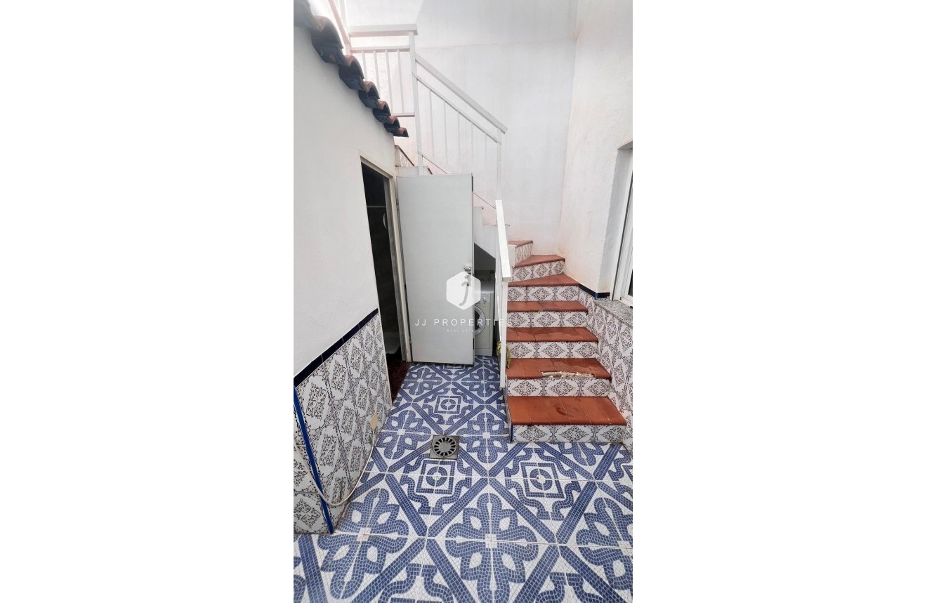 Tweedehands - Chalet -
Torrevieja - Estacion de autobuses