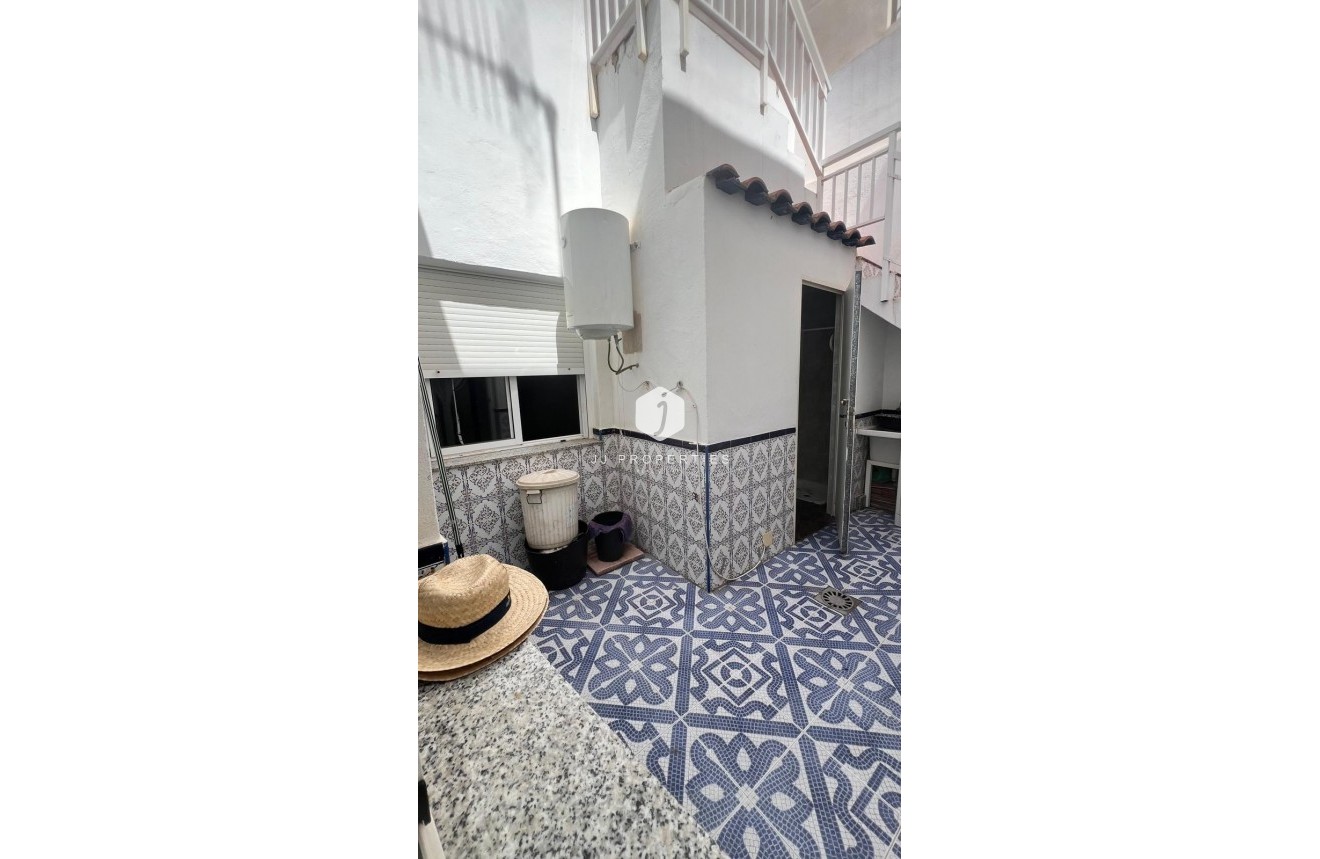 Tweedehands - Chalet -
Torrevieja - Estacion de autobuses