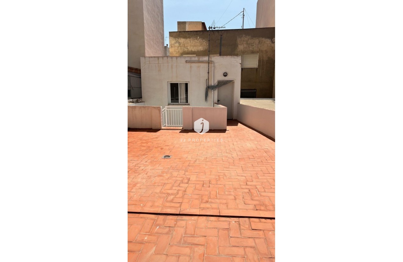 Tweedehands - Chalet -
Torrevieja - Estacion de autobuses