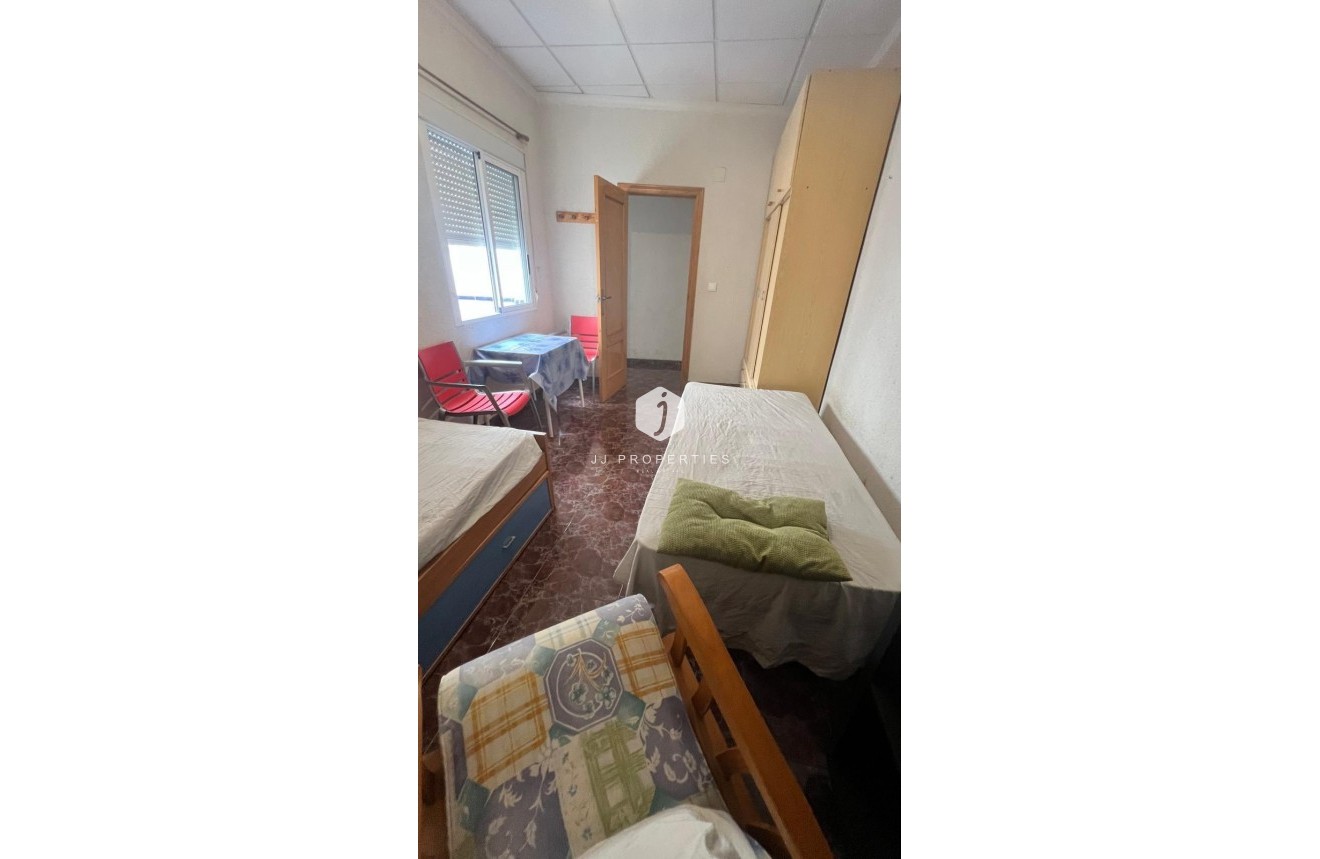 Tweedehands - Chalet -
Torrevieja - Estacion de autobuses