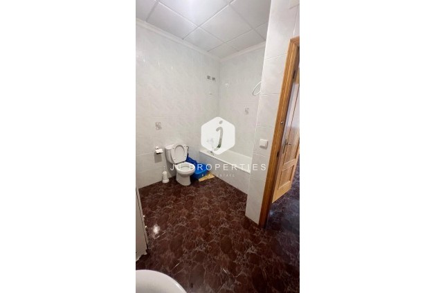 Tweedehands - Chalet -
Torrevieja - Estacion de autobuses