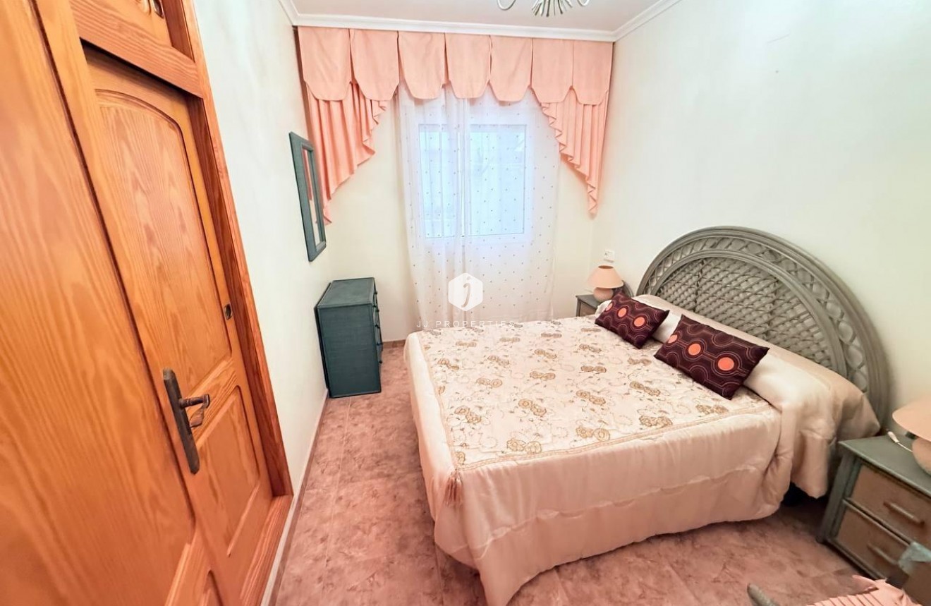 Tweedehands - Appartement / flat -
Torrevieja - La Mata