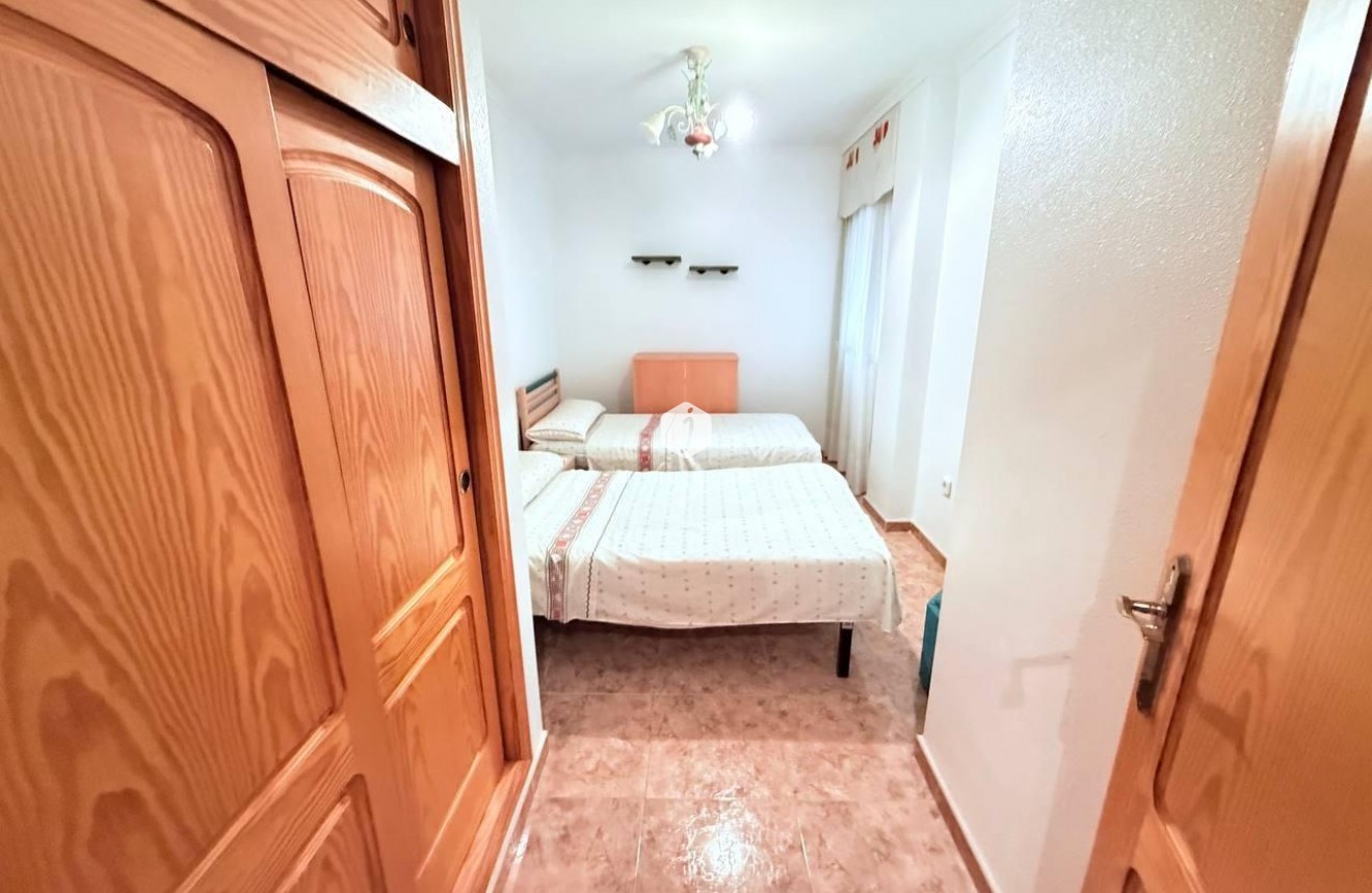 Tweedehands - Appartement / flat -
Torrevieja - La Mata