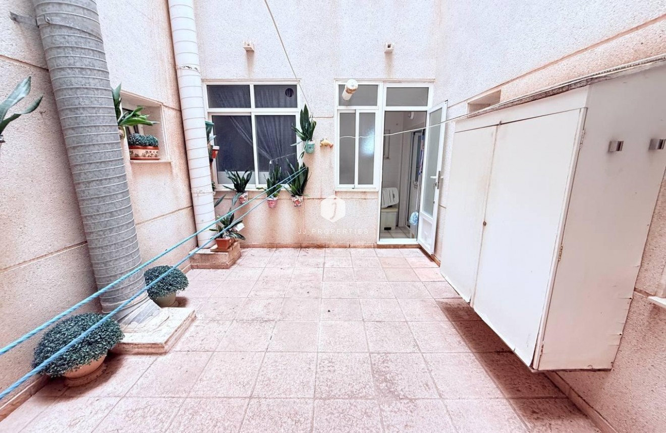 Tweedehands - Appartement / flat -
Torrevieja - La Mata