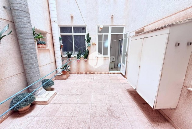 Tweedehands - Appartement / flat -
Torrevieja - La Mata