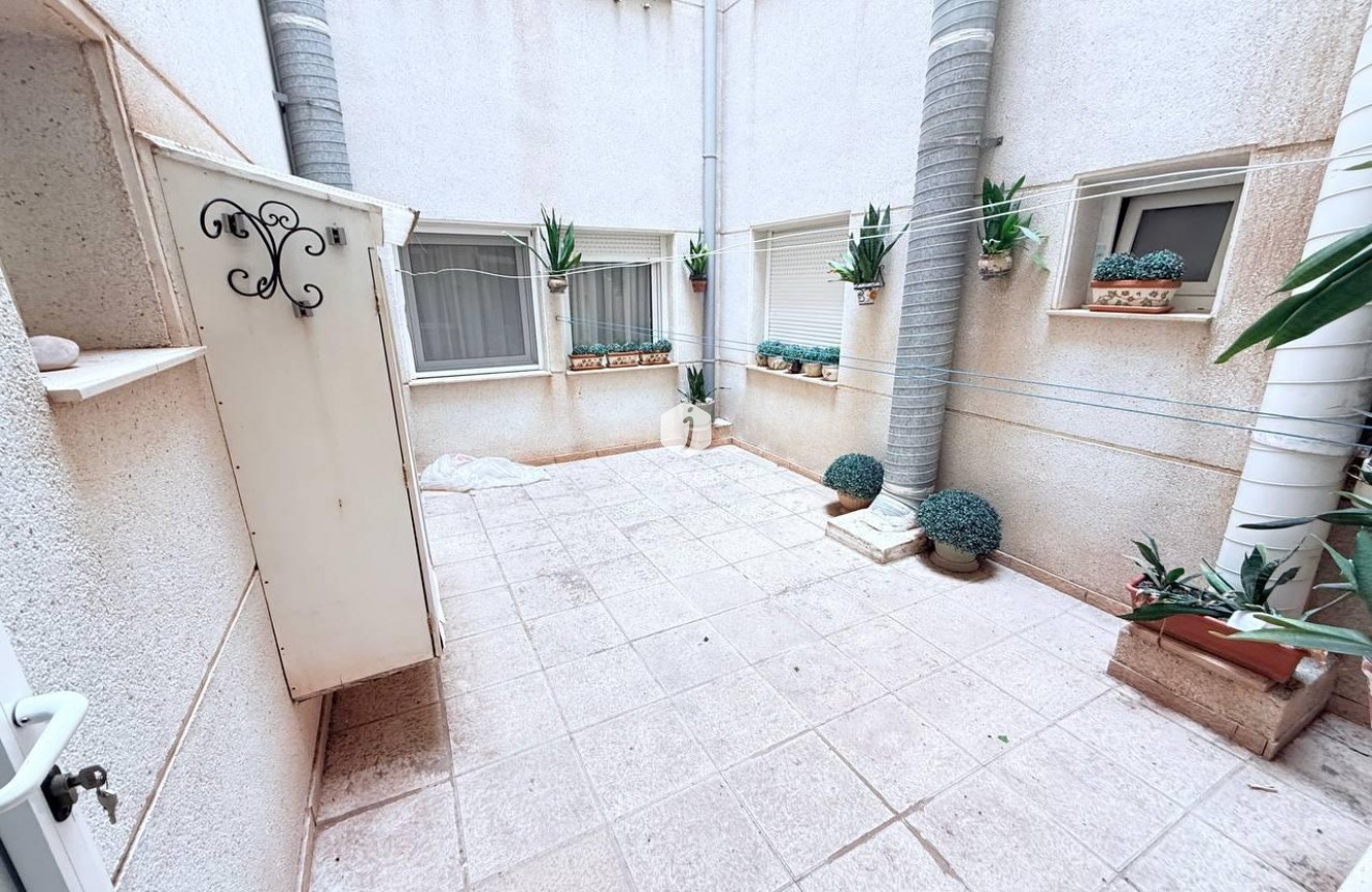 Tweedehands - Appartement / flat -
Torrevieja - La Mata