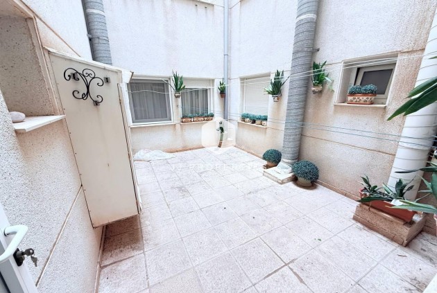 Tweedehands - Appartement / flat -
Torrevieja - La Mata