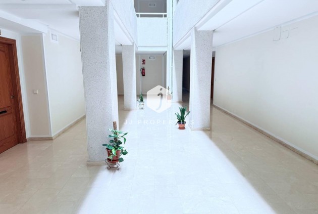 Tweedehands - Appartement / flat -
Torrevieja - La Mata