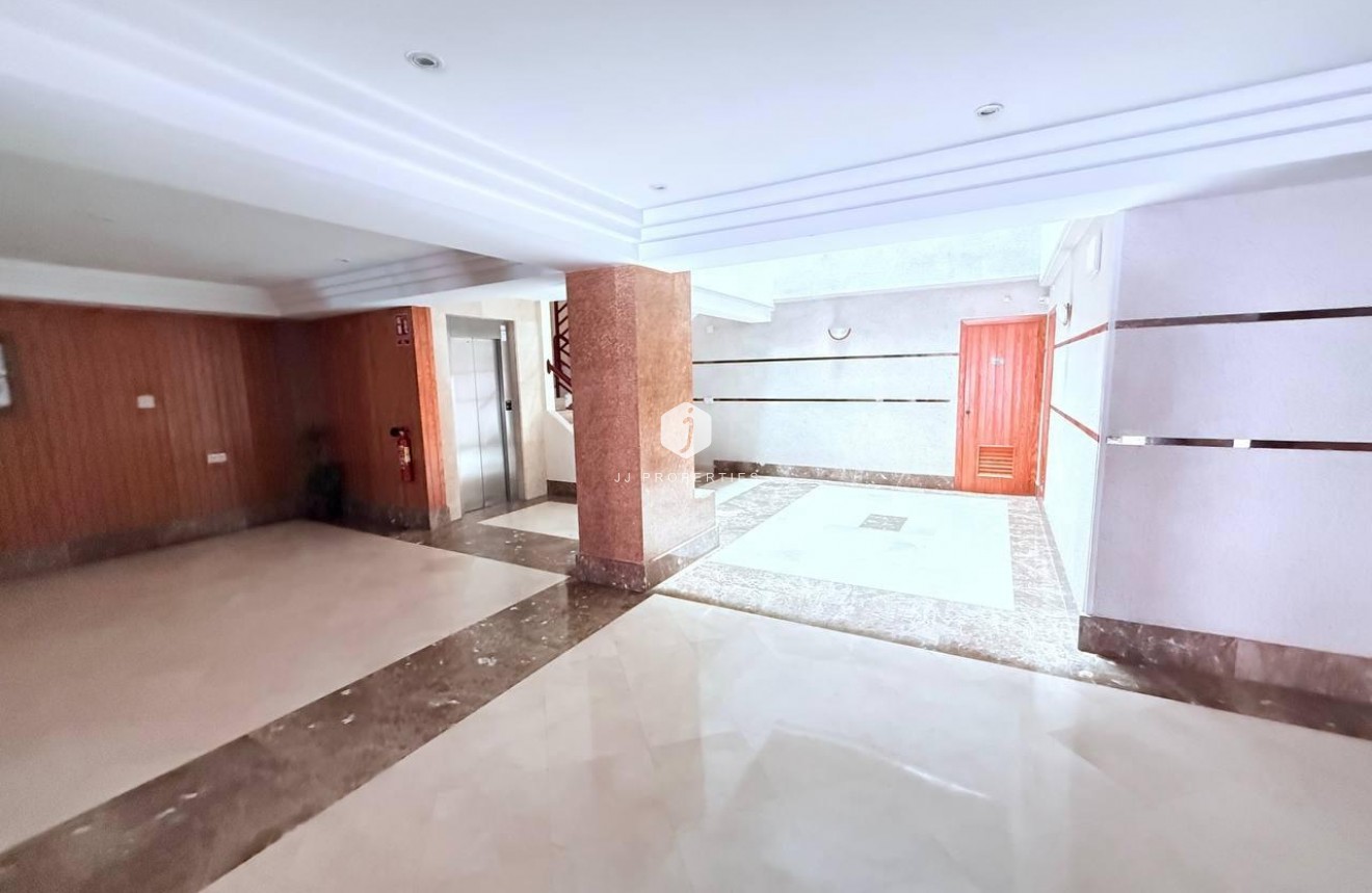 Tweedehands - Appartement / flat -
Torrevieja - La Mata